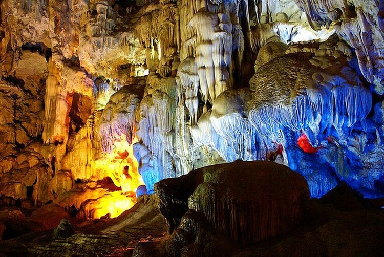 visiter baie halong grotte palais celeste